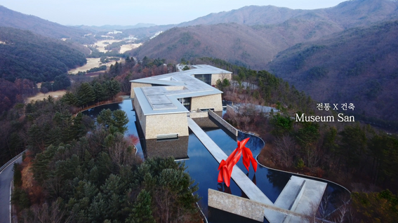 두둠 포트폴리오 - 전통X건축 뮤지엄산 뮤직비디오 | 공간이 만든 공간